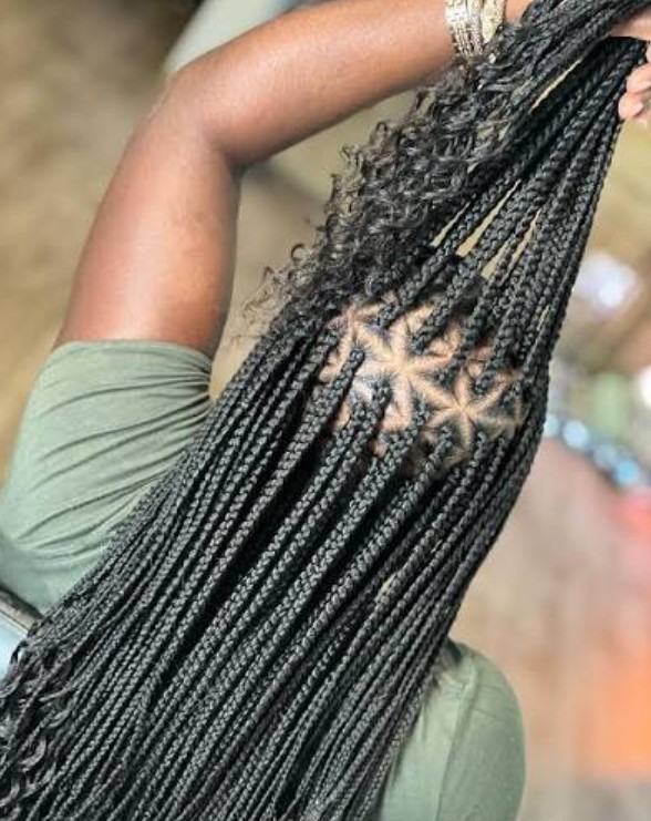 Small Medium Triangle Knotless Braids