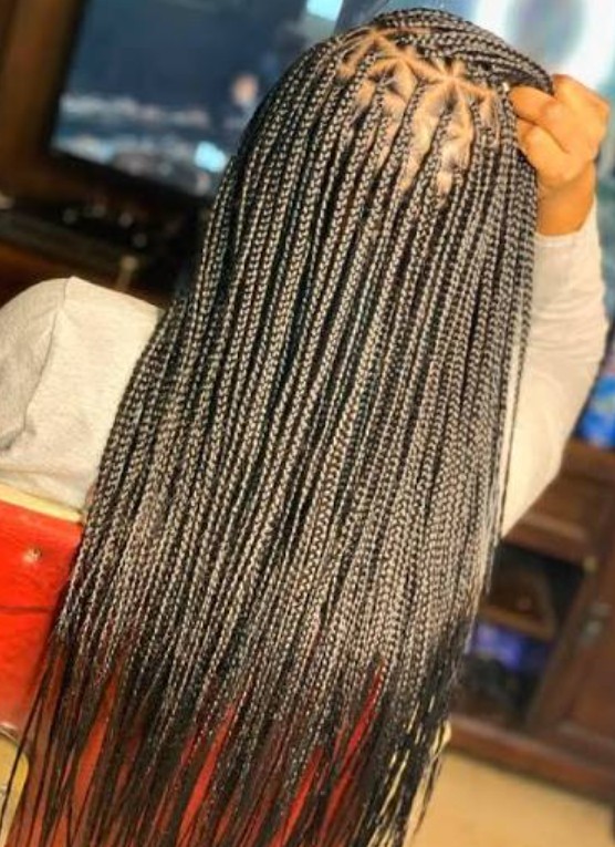 TRIANGLE KNOTLESS BRAIDS